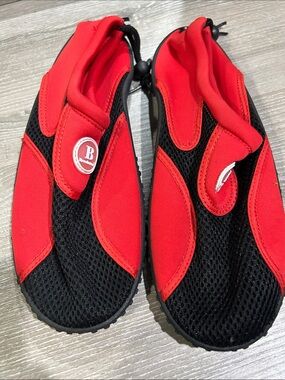 Brookstone Red and Black Mesh Water Shoes women’s sz 10